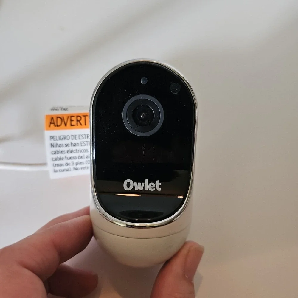 Owlet baby monitor and‎ holder